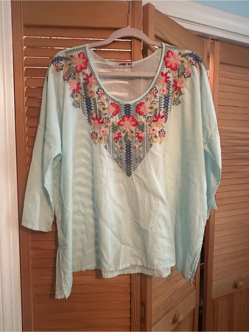 NWOT Johnny Was Pale Blue Embroidered Floral Tunic SZ Large